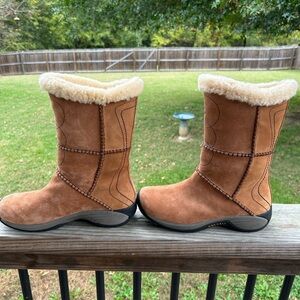 Like New Merrill  size 7.5 Cream Shearling Boots